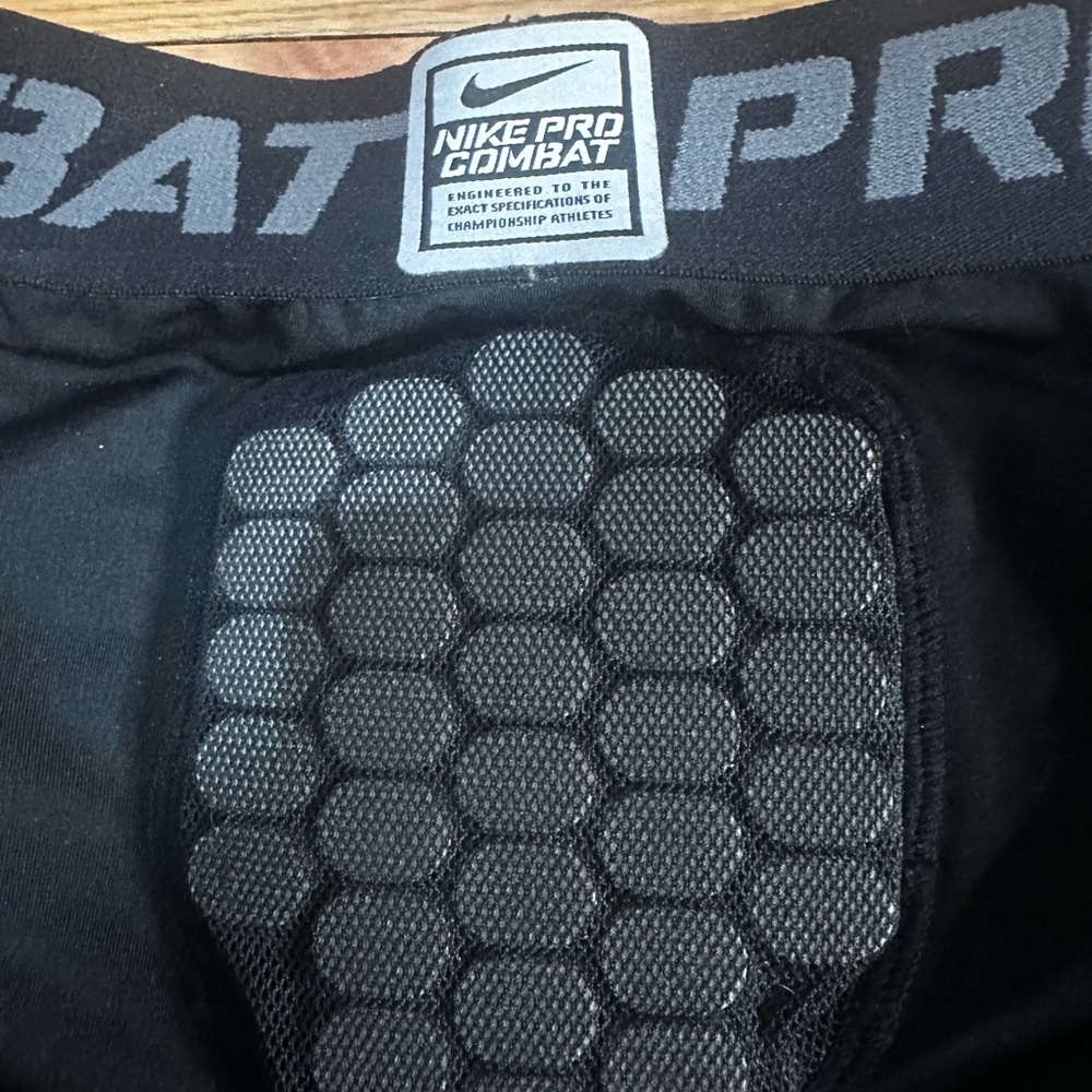 Nike Pro Combat Hyperstrong Men’s Football Padded Compression Black Shorts Med - Picture 5 of 7
